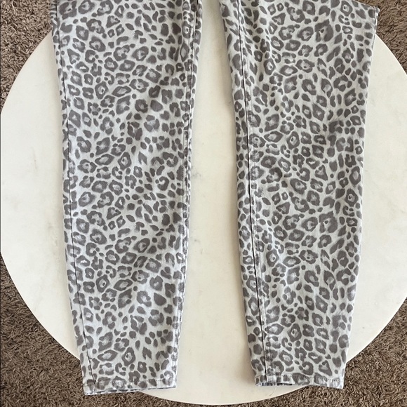 White House Black Market Gray Leopard Skinny Jeans - Picture 3 of 14